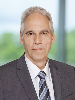 Bild zeigt Portrait von Dr. Ulrich Dura